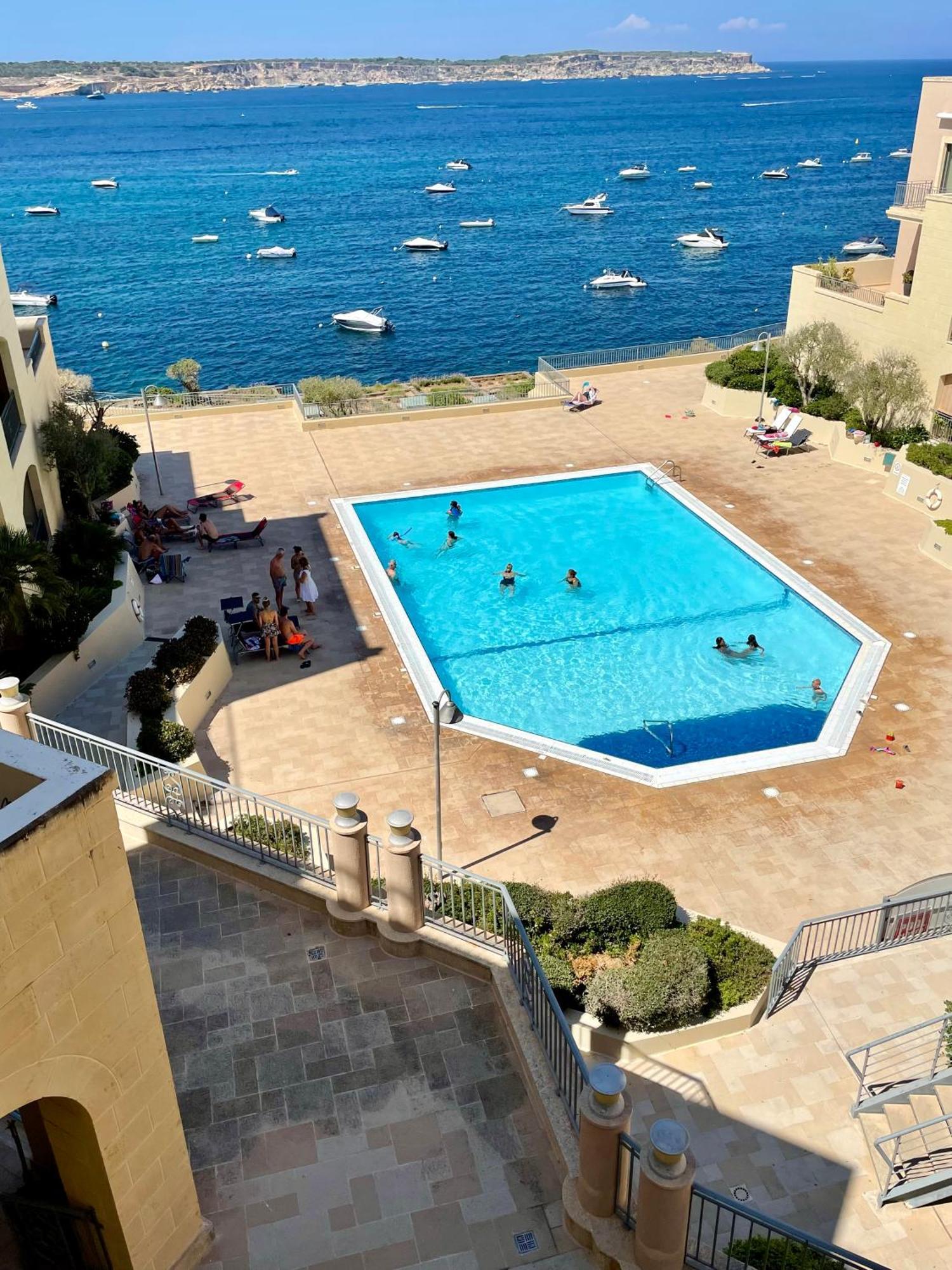 Spacious Luxurious Apartment With Seaview Мелліха Екстер'єр фото