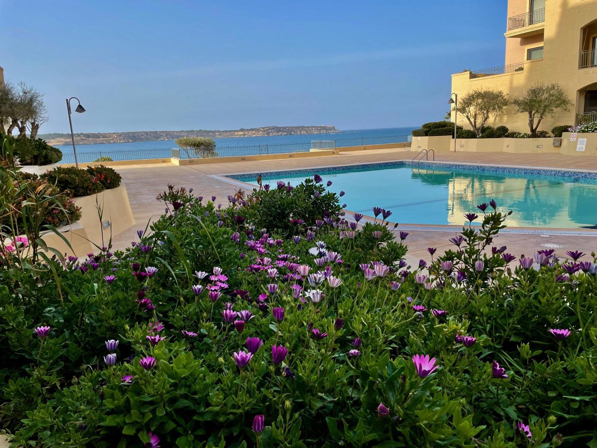 Spacious Luxurious Apartment With Seaview Мелліха Екстер'єр фото