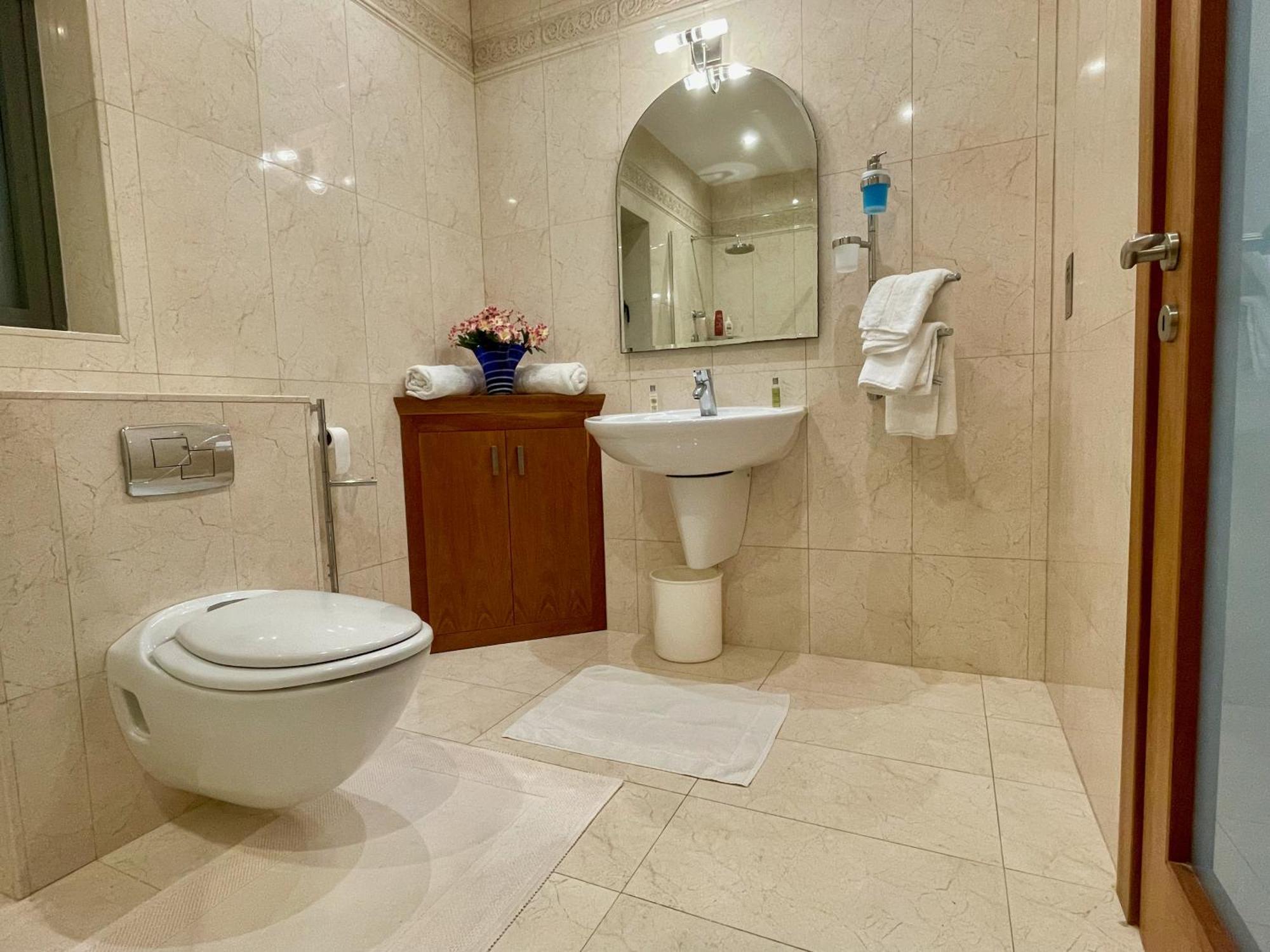 Spacious Luxurious Apartment With Seaview Мелліха Екстер'єр фото
