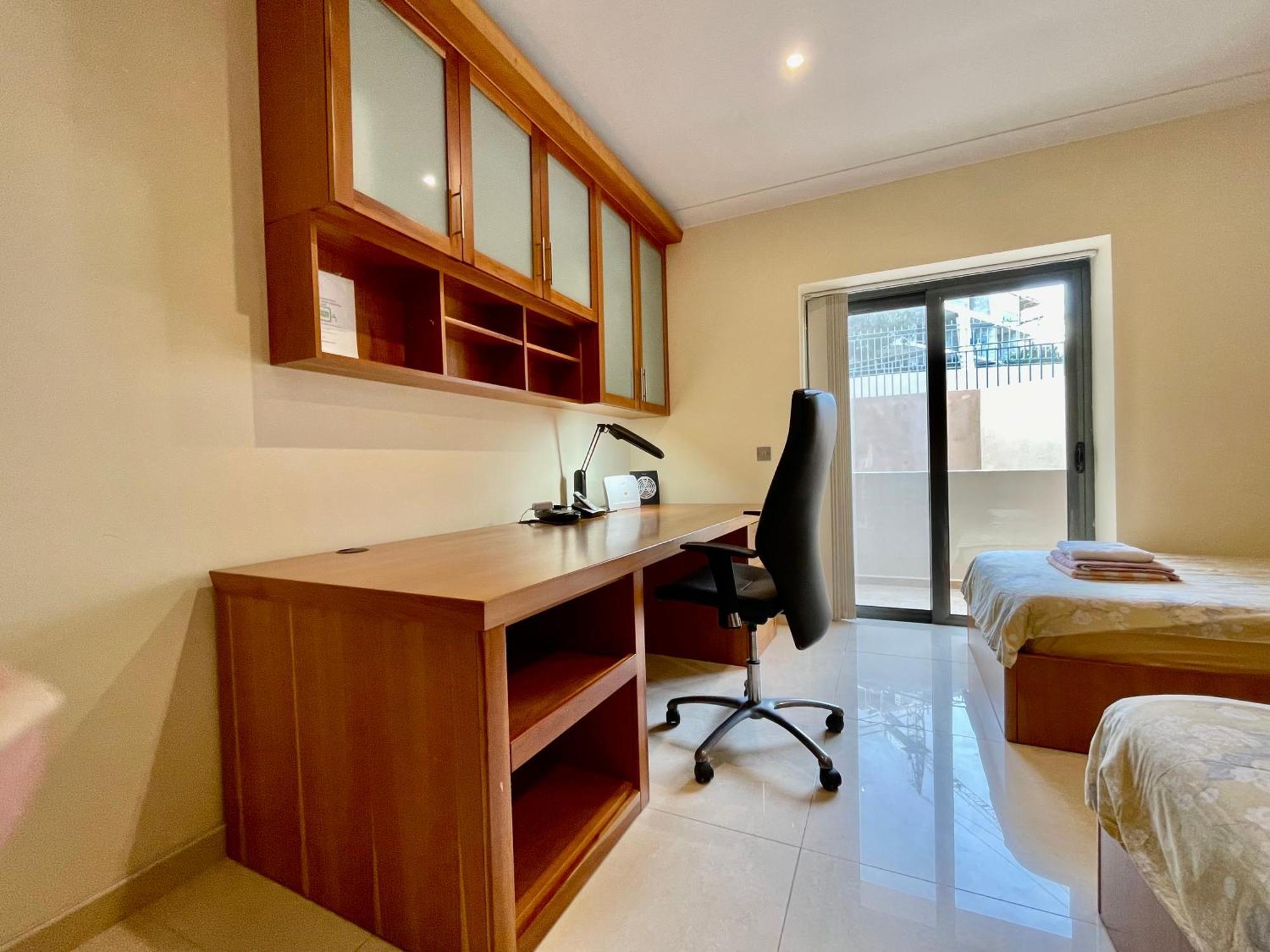 Spacious Luxurious Apartment With Seaview Мелліха Номер фото