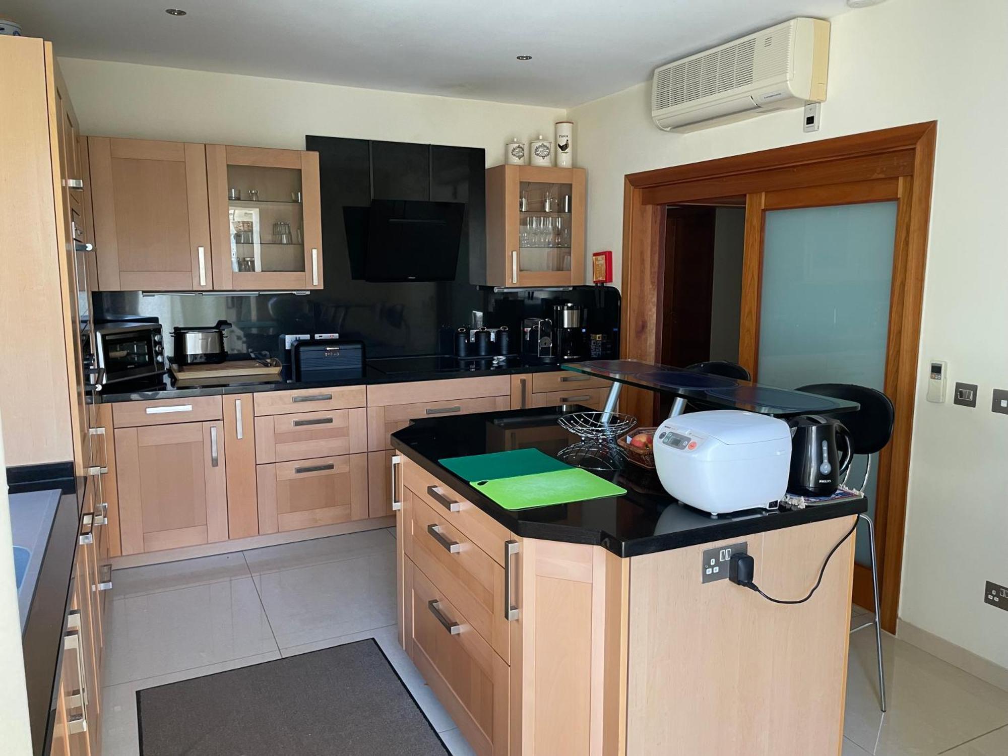 Spacious Luxurious Apartment With Seaview Мелліха Екстер'єр фото