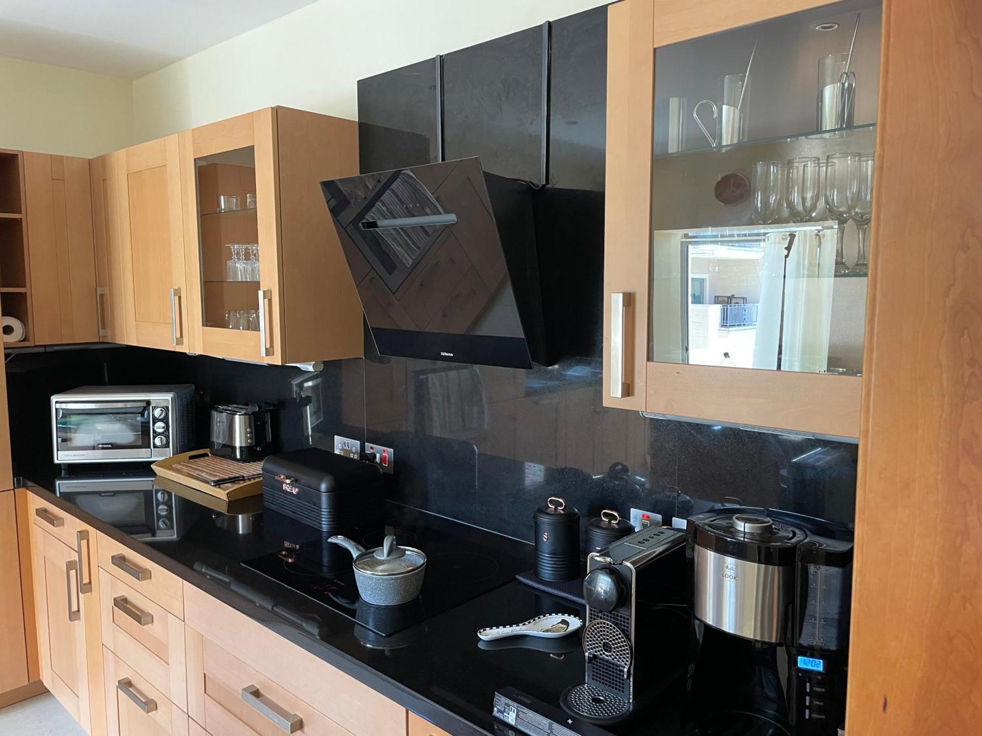 Spacious Luxurious Apartment With Seaview Мелліха Екстер'єр фото